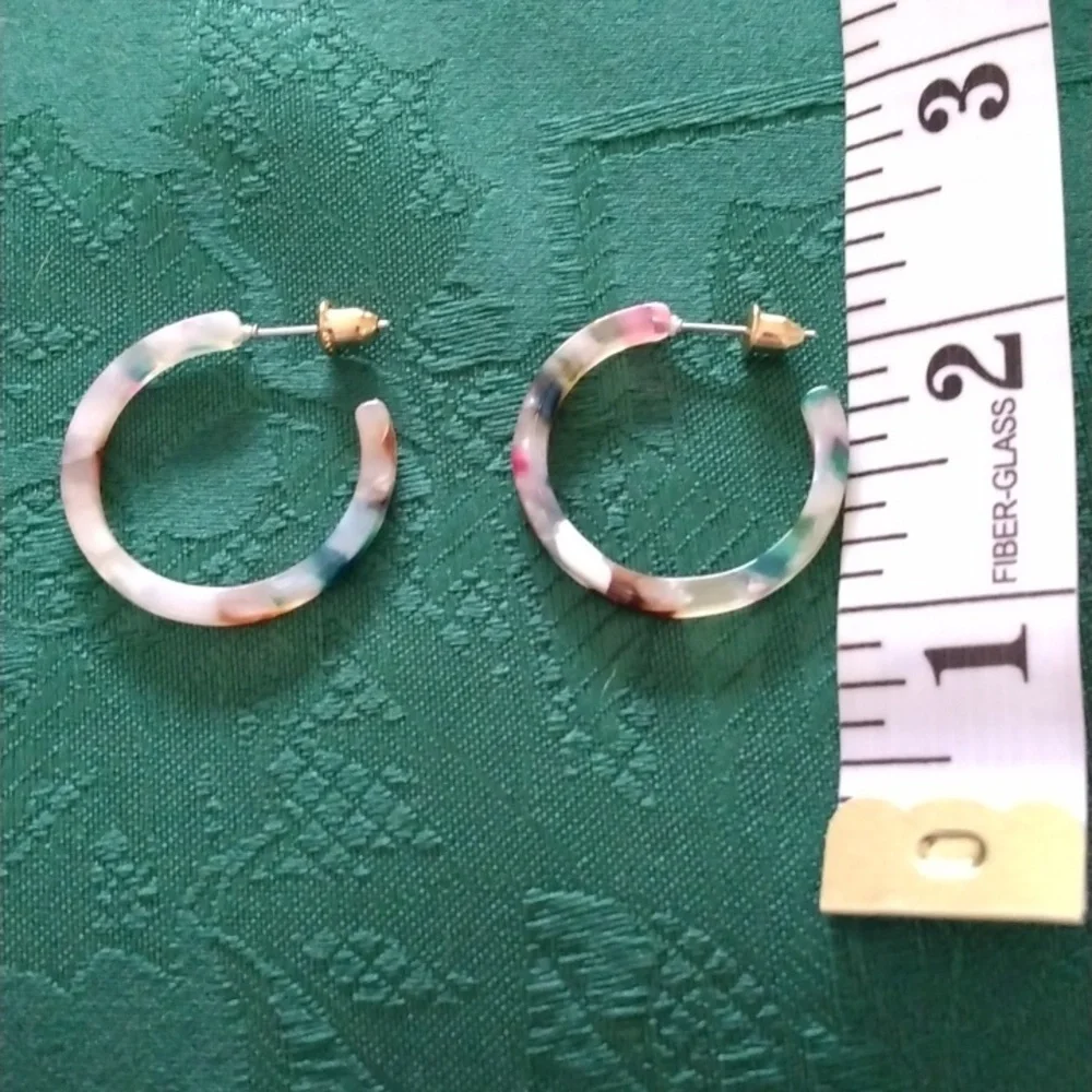 🔴3/$25 COLORFUL LIGHTWEIGHT HOOP EARRINGS NEW - Picture 3 of 3